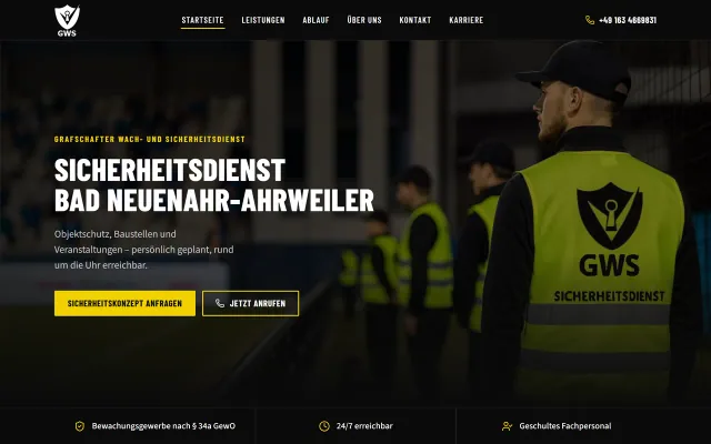 Startseite von GWS: Sicherheitskräfte in Warnwesten am Rand eines Spielfelds, daneben der Einstieg zur Anfrage eines Sicherheitskonzepts
